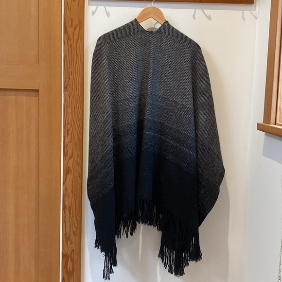 🤍 Olsen Europe cape Wrap - Picture 4 of 5